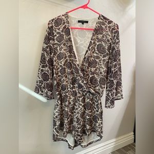 Olivaceous Shorts Printed Romper Size Small